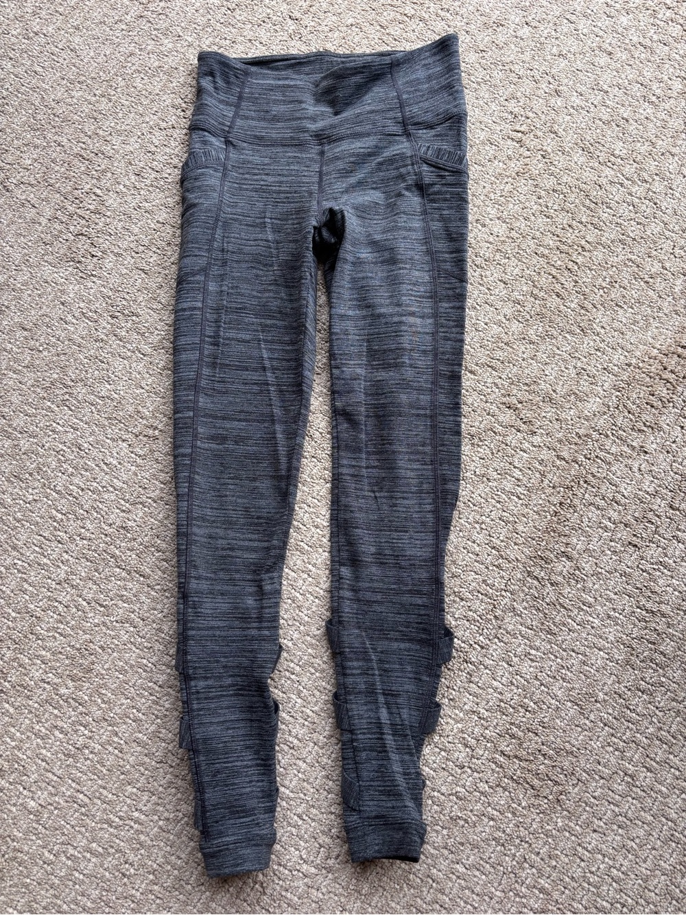 Athleta 7/8 Heather Gray Leggings Small with Pockets & Cutouts